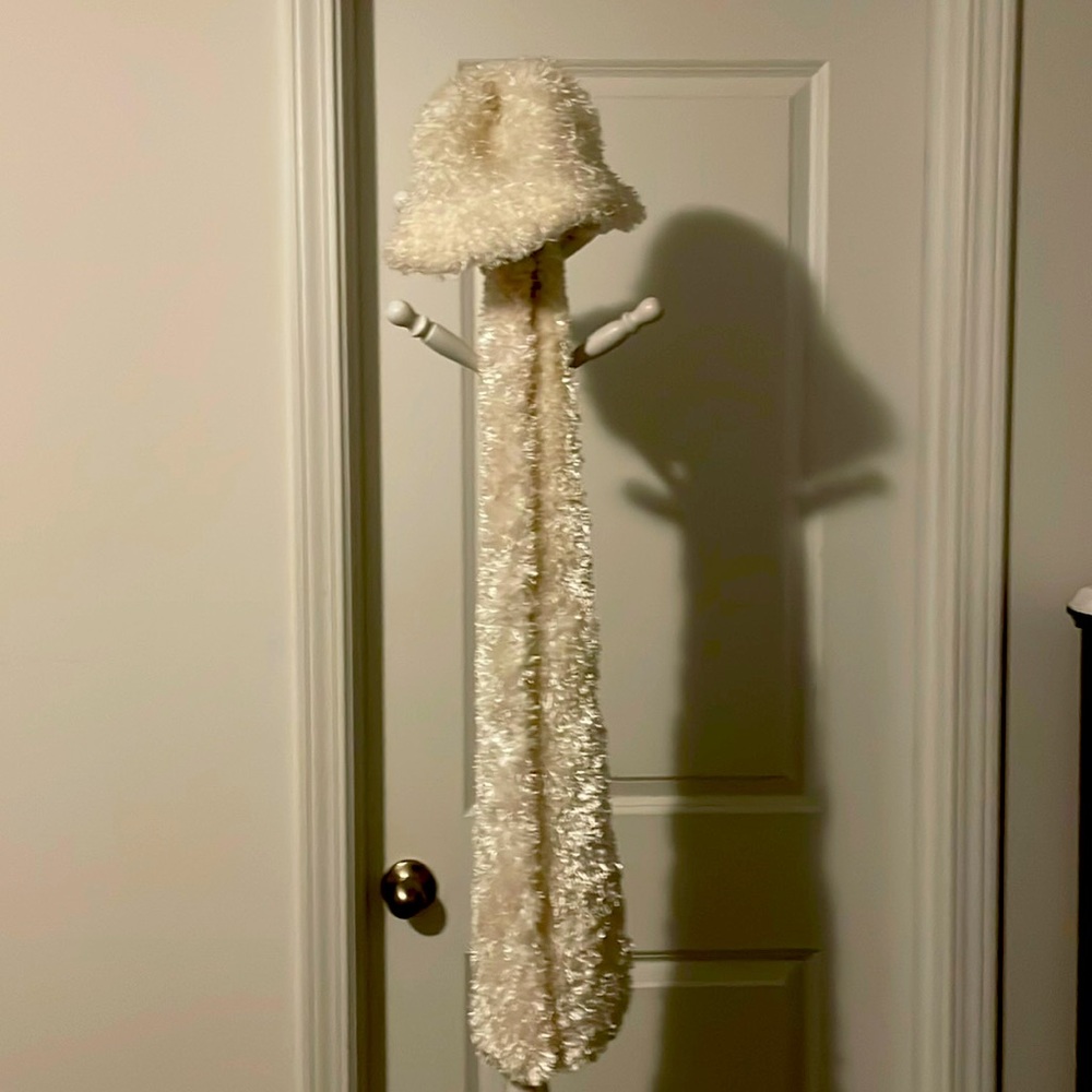Scarf:Cejon: size:58 in long,color white plus Hat :57 Cm. White both knew.